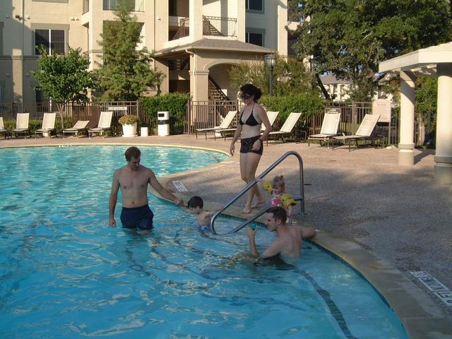 2003/08(Aug)/2(J-KT-Pool)/640x480_2003-08-07 18-30-07141.JPG
